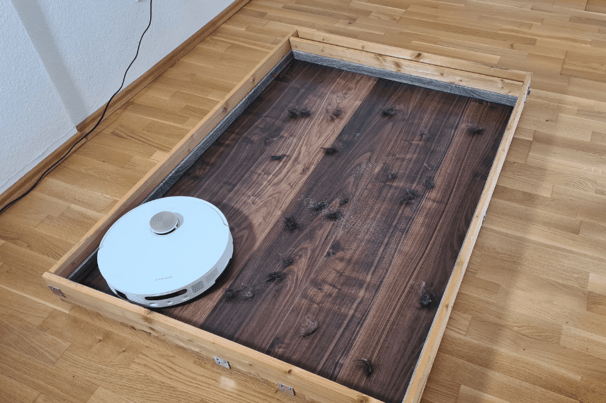 Dreame L20 Ultra убирает волосы во время теста.